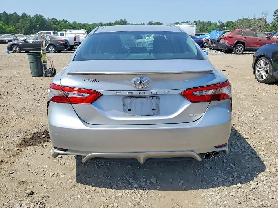 2018 TOYOTA CAMRY SE  