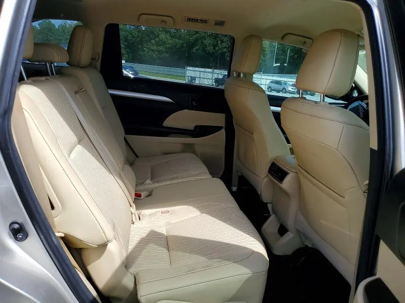 2016 TOYOTA HIGHLANDER LE PLUS  