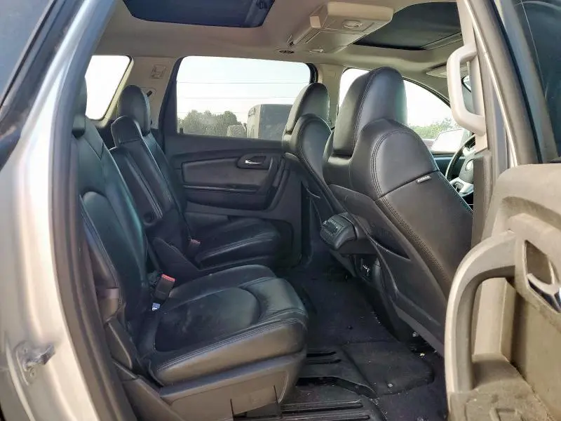 2010 CHEVROLET TRAVERSE LT  
