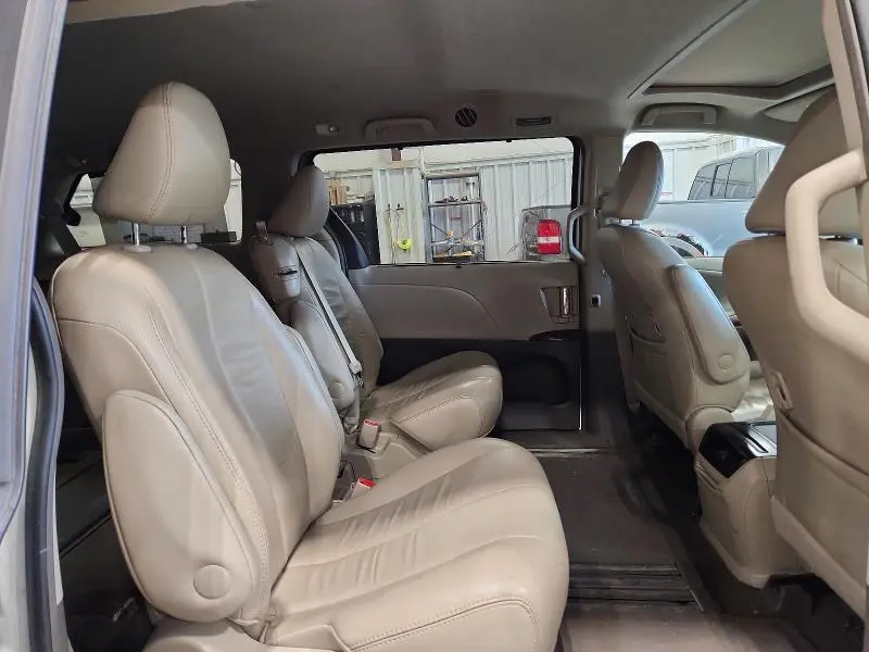 2014 TOYOTA SIENNA XLE 8-PASSENGER  