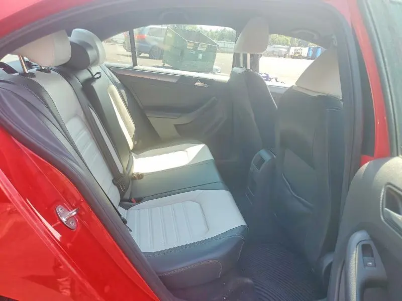 2016 VOLKSWAGEN JETTA SPORT  