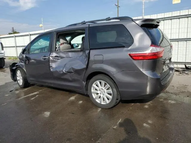 2017 TOYOTA SIENNA XLE  