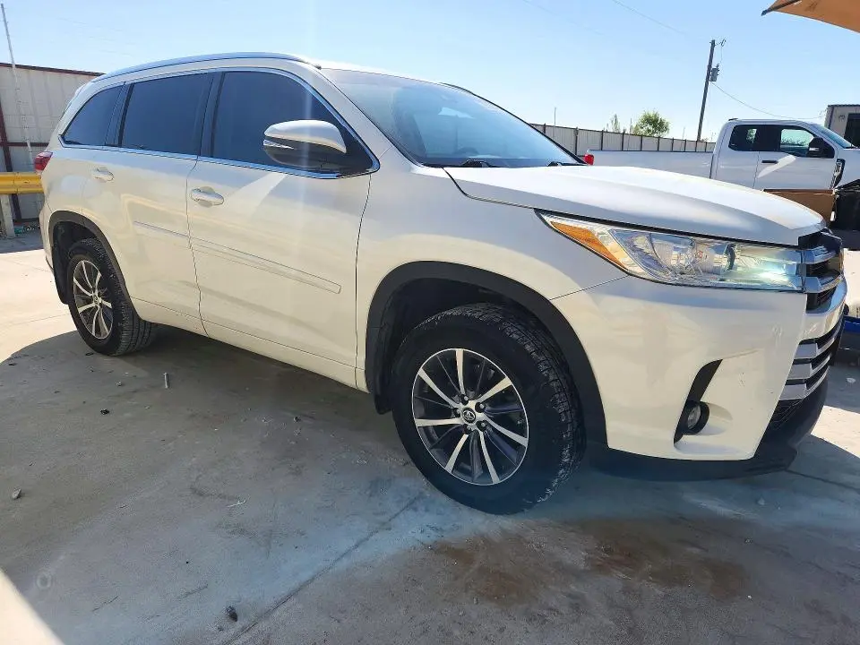 2018 TOYOTA HIGHLANDER XLE  