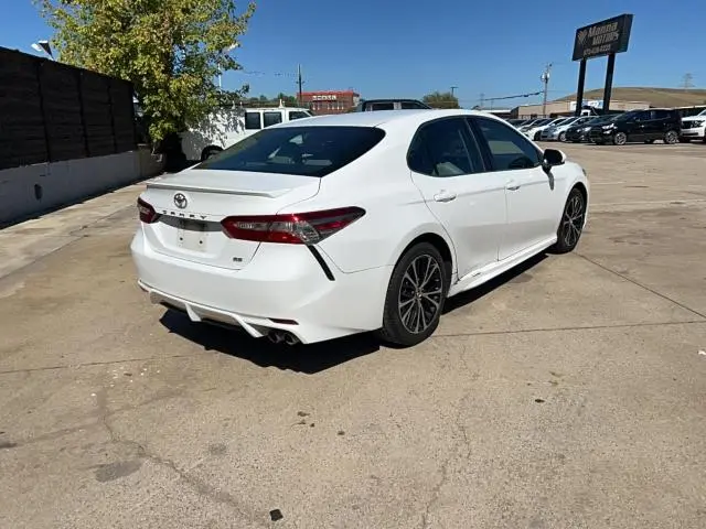 2018 TOYOTA CAMRY SE  