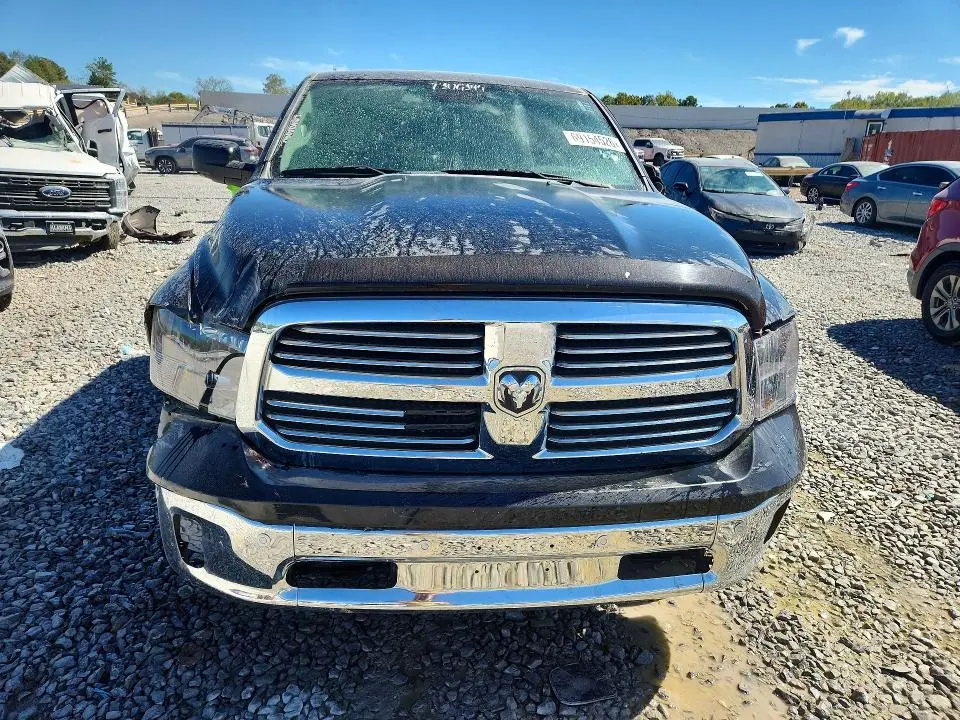 2016 RAM 1500 SLT  