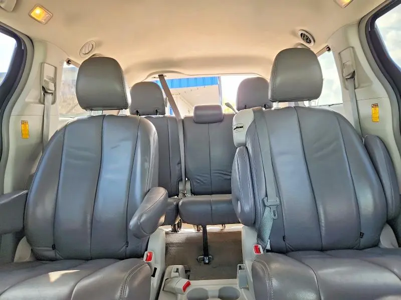 2014 TOYOTA SIENNA LE  