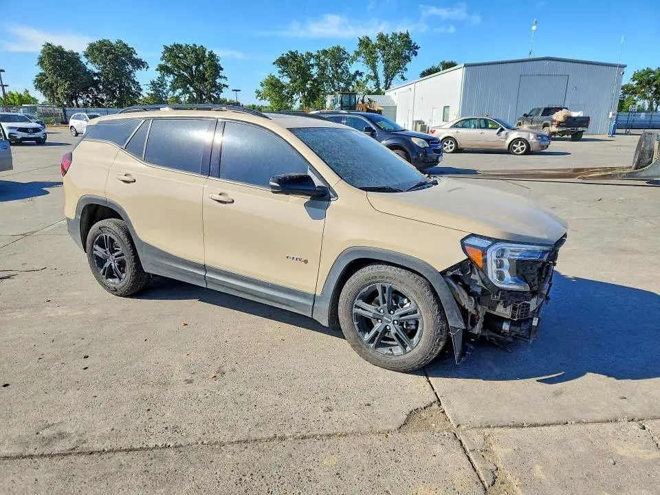 2022 GMC TERRAIN AT4  