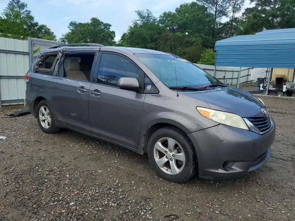 2012 TOYOTA SIENNA LE  