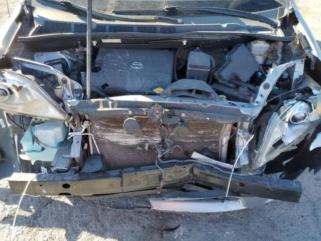 2011 TOYOTA SIENNA LE  