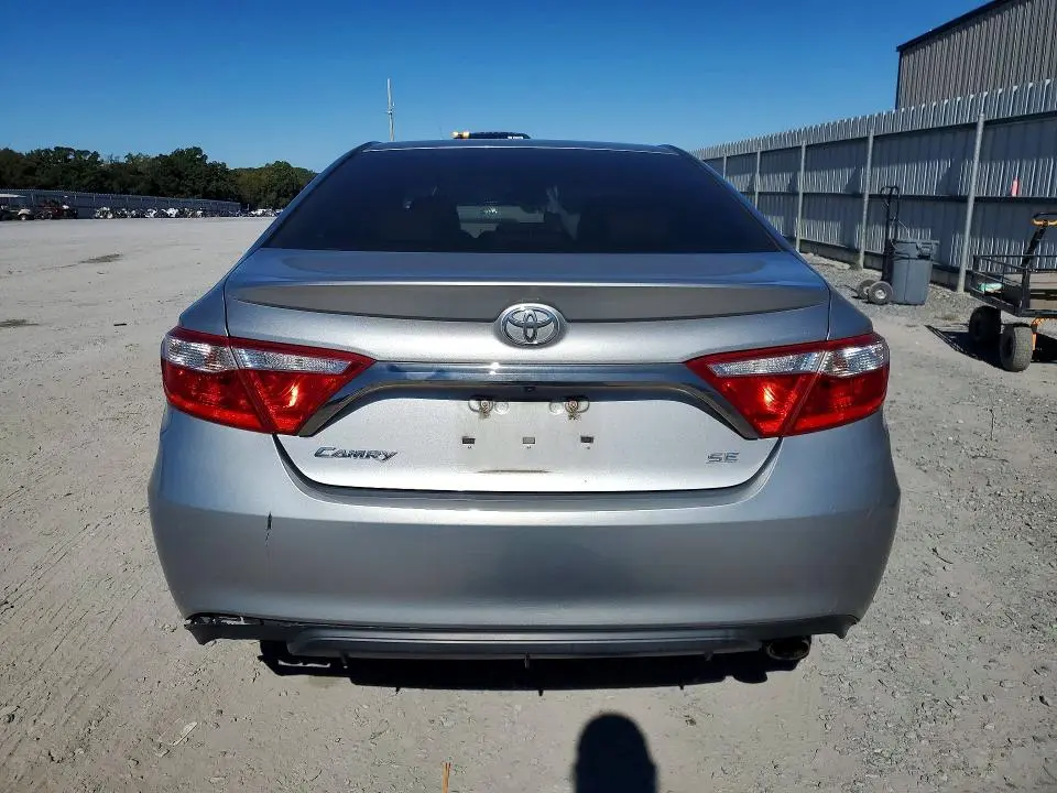 2015 TOYOTA CAMRY SE  