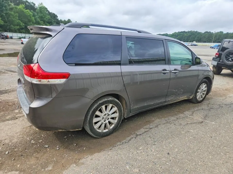 2011 TOYOTA SIENNA LIMITED 7-PASSENGER  