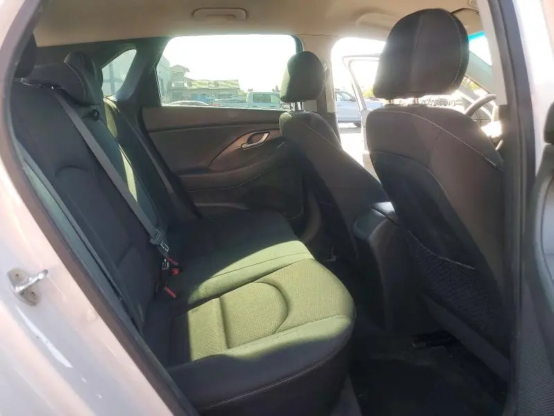 2018 HYUNDAI ELANTRA GT BASE  