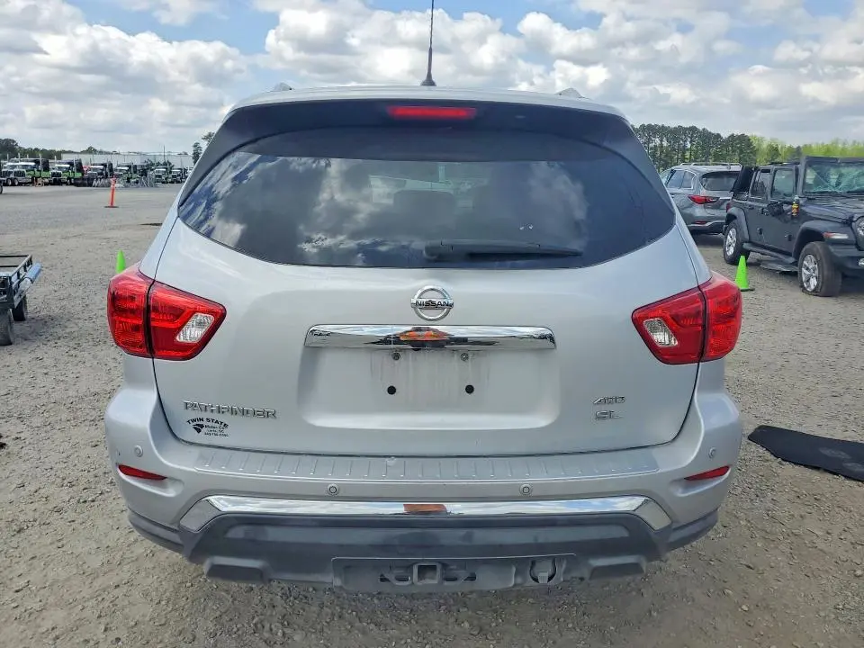 2017 NISSAN PATHFINDER SL  