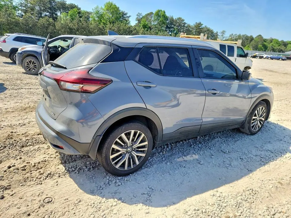 2021 NISSAN KICKS SV  