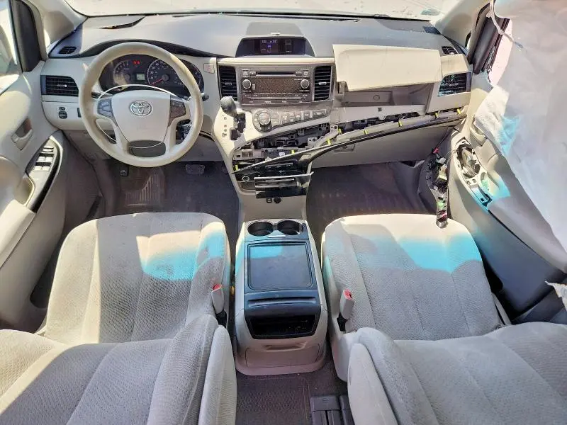 2013 TOYOTA SIENNA LE  