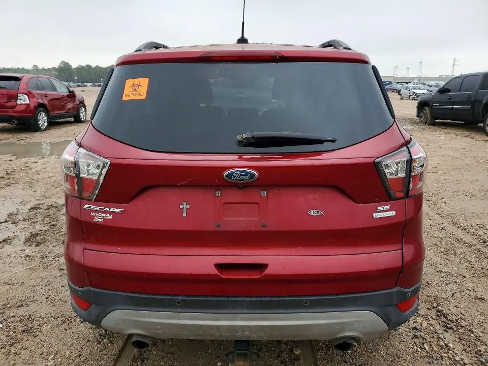2017 FORD ESCAPE SE  