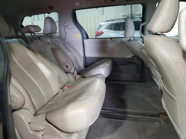 2012 TOYOTA SIENNA XLE  