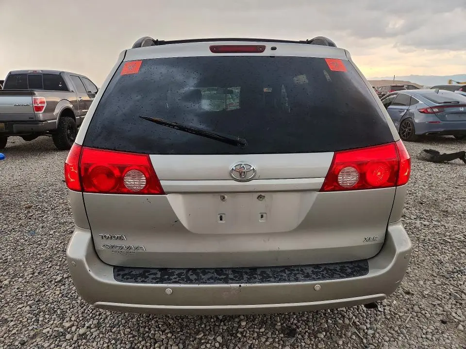 2010 TOYOTA SIENNA XLE  