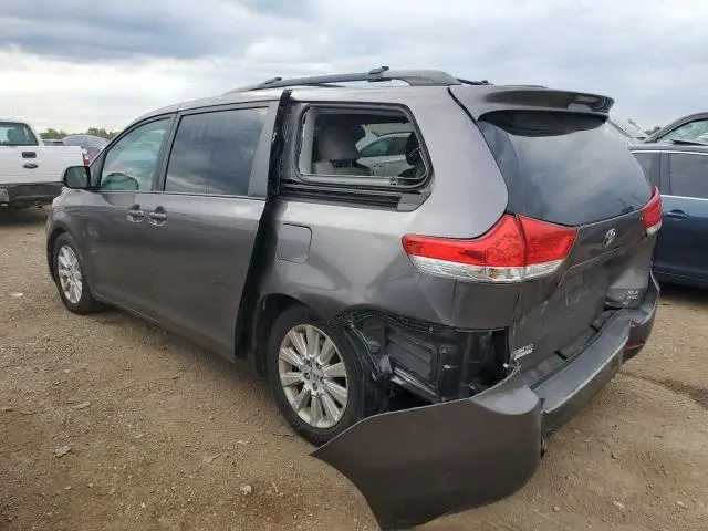 2013 TOYOTA SIENNA XLE  