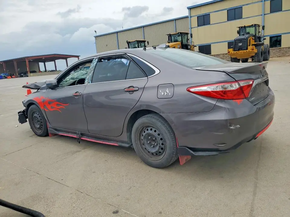 2016 TOYOTA CAMRY SE  