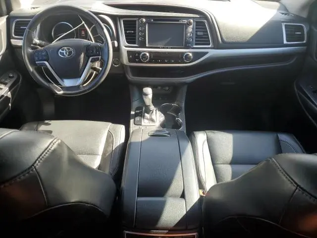 2017 TOYOTA HIGHLANDER SE  