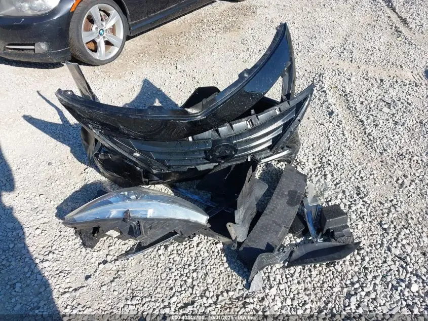 2017 NISSAN VERSA 1.6 SV