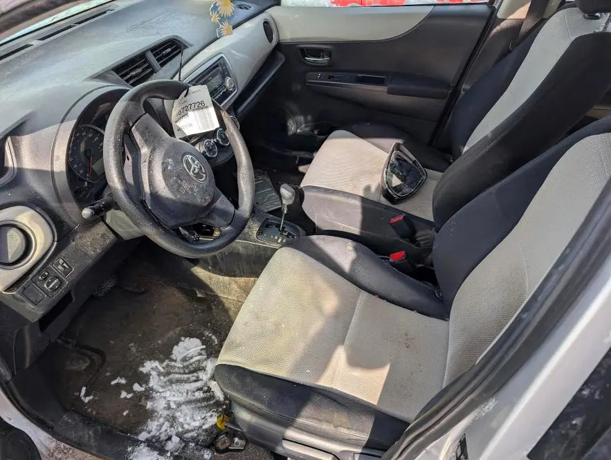 2013 TOYOTA YARIS 5-DOOR L  