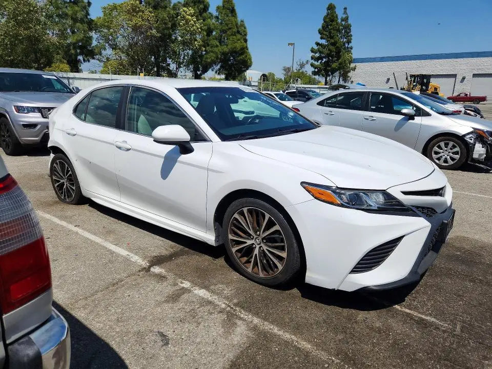 2018 TOYOTA CAMRY SE  