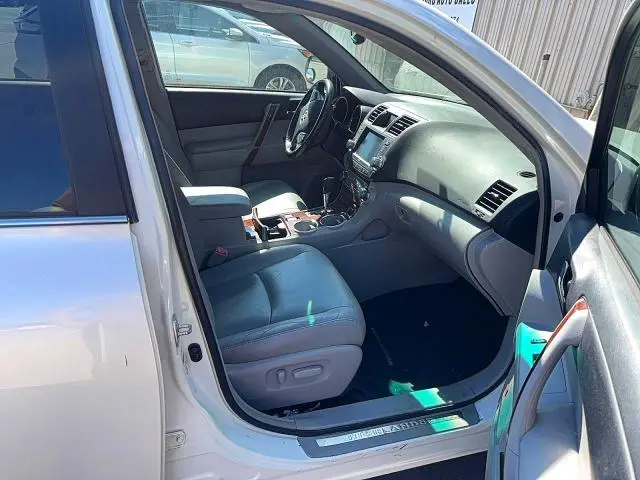 2011 TOYOTA HIGHLANDER LIMITED  