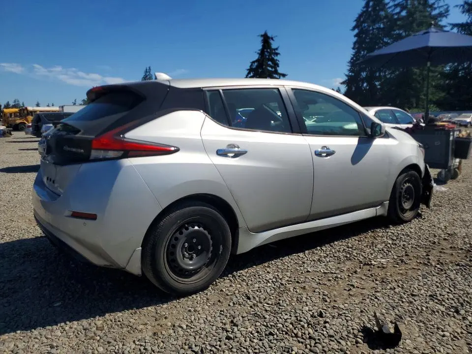 2022 NISSAN LEAF S  