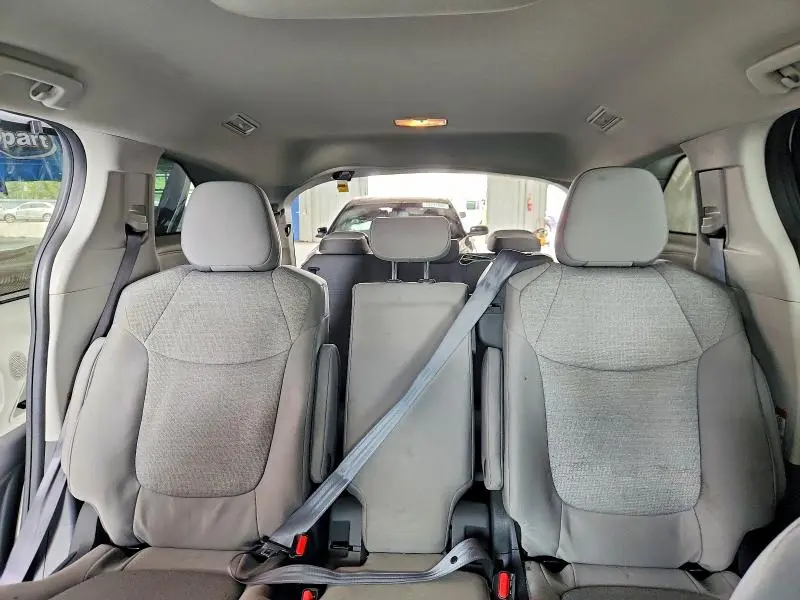 2024 TOYOTA SIENNA LE  