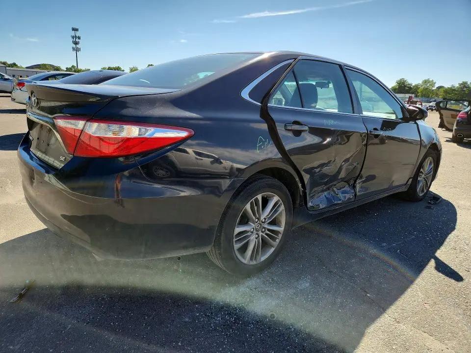 2016 TOYOTA CAMRY SE  