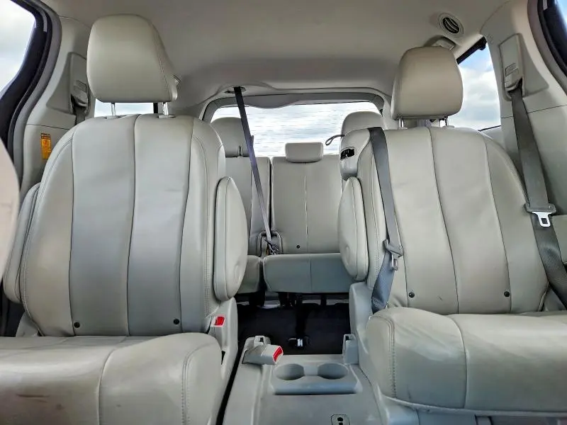 2013 TOYOTA SIENNA   
