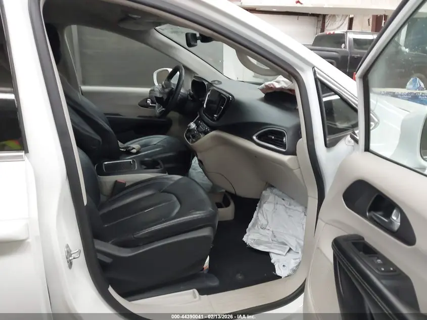 2022 CHRYSLER PACIFICA TOURING L