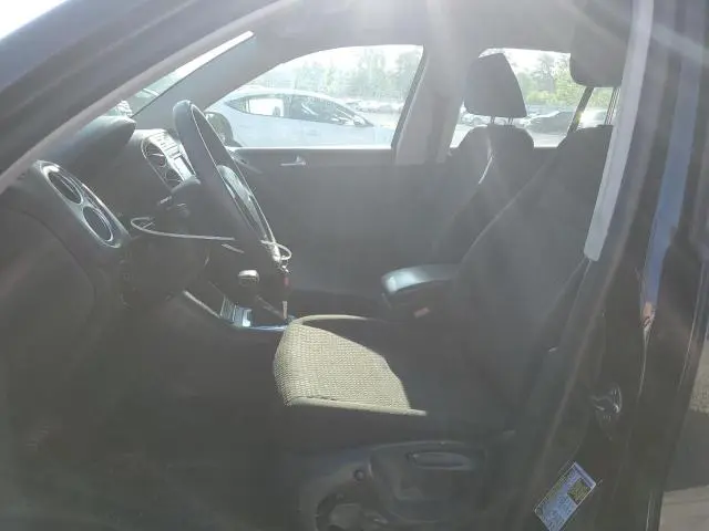 2010 VOLKSWAGEN TIGUAN SE  