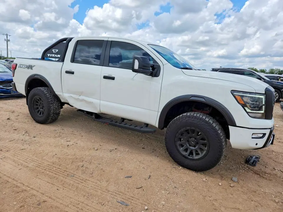 2024 NISSAN TITAN PRO-4X  