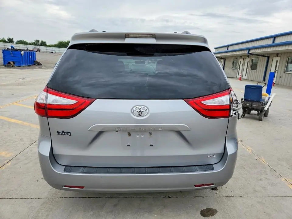 2015 TOYOTA SIENNA XLE 8-PASSENGER  