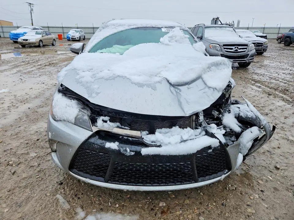 2016 TOYOTA CAMRY SE  