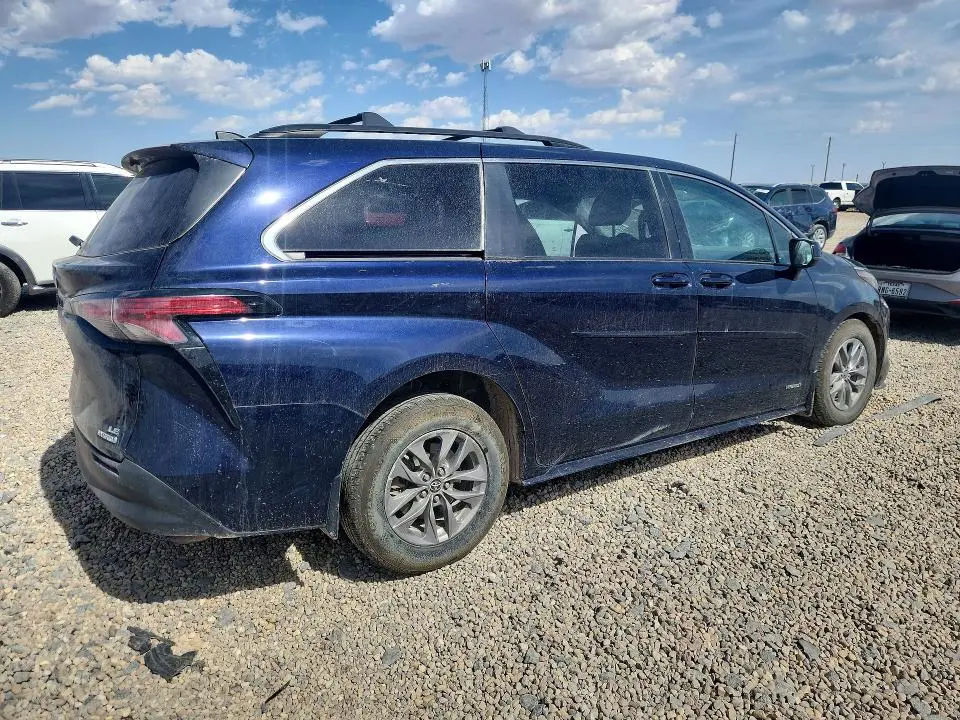 2021 TOYOTA SIENNA LE  