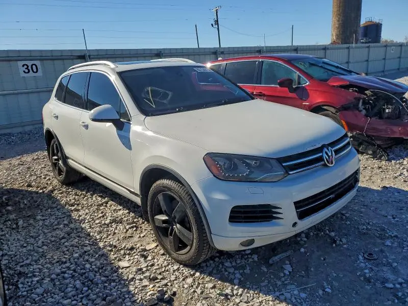 2013 VOLKSWAGEN TOUAREG V6  