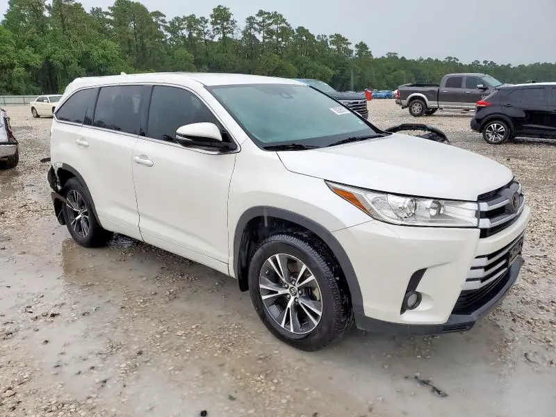 2018 TOYOTA HIGHLANDER LE  