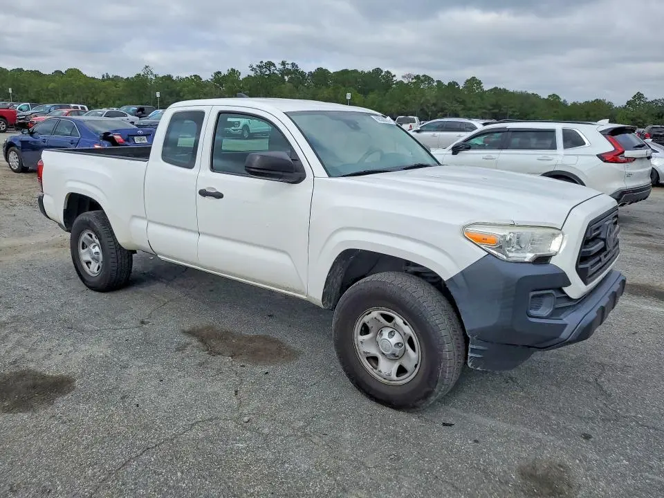 2018 TOYOTA TACOMA SR  