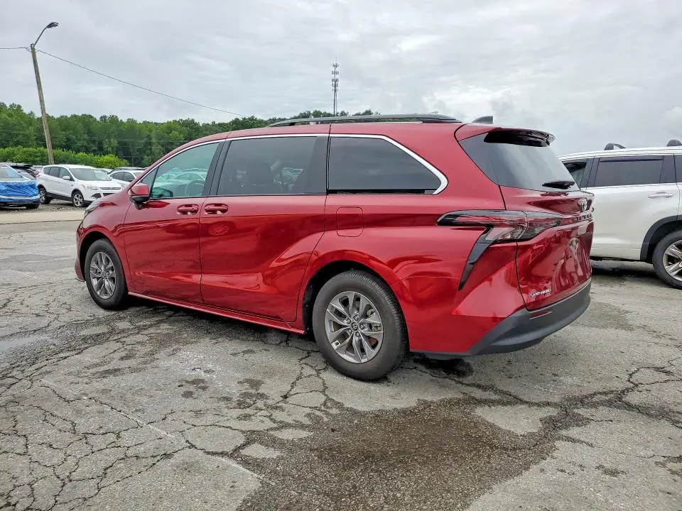 2025 TOYOTA SIENNA LE  