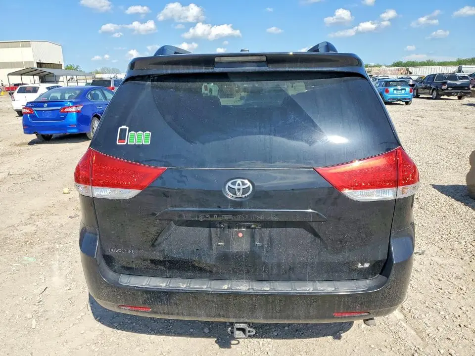 2014 TOYOTA SIENNA LE  