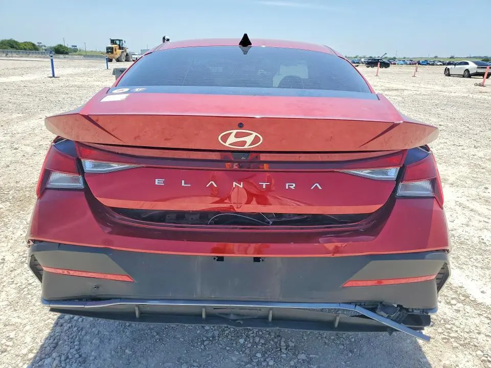 2025 HYUNDAI ELANTRA SE  