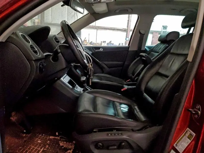 2010 VOLKSWAGEN TIGUAN SE  