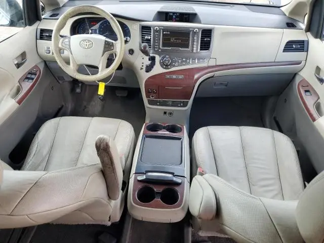 2011 TOYOTA SIENNA XLE  