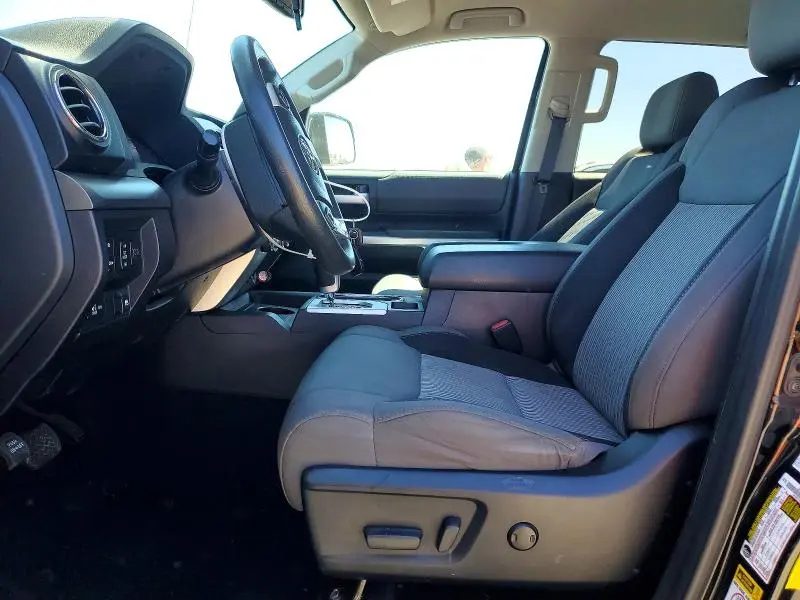 2017 TOYOTA TUNDRA SR5  