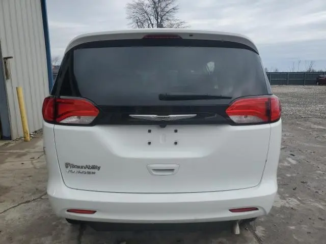 2023 CHRYSLER VOYAGER LX  