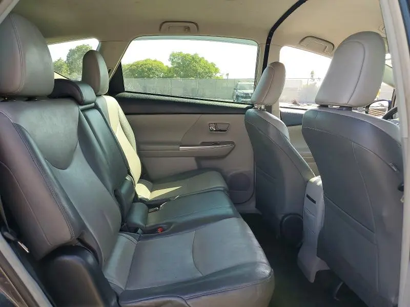 2016 TOYOTA PRIUS V FOUR  